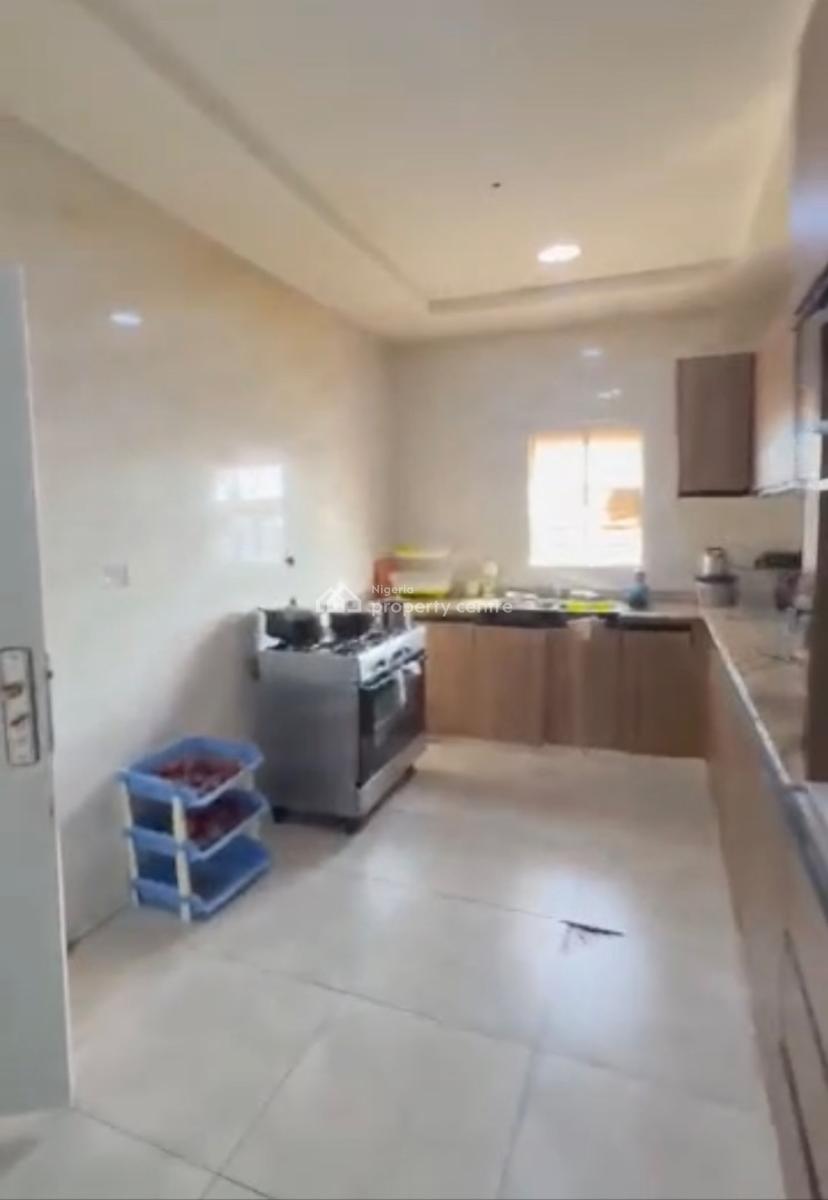 Luxury Spacious 3bedrooms En-suite +bq+tarred Road, Close to The Roundabout, Galadimawa, Abuja, Block of Flats for Sale