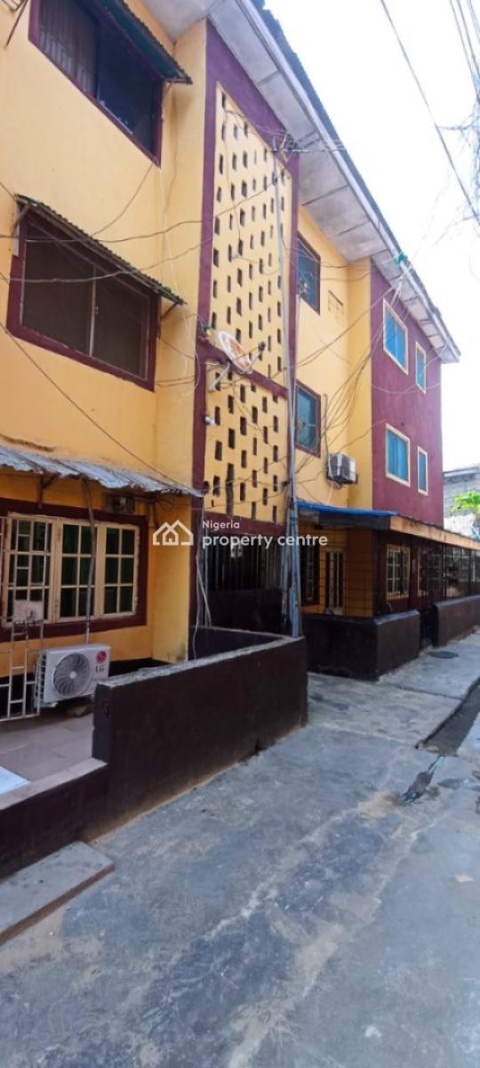 3 Bedroom Apartment, Mile 2 Jakande Estate, Amuwo Odofin, Lagos, Block of Flats for Sale