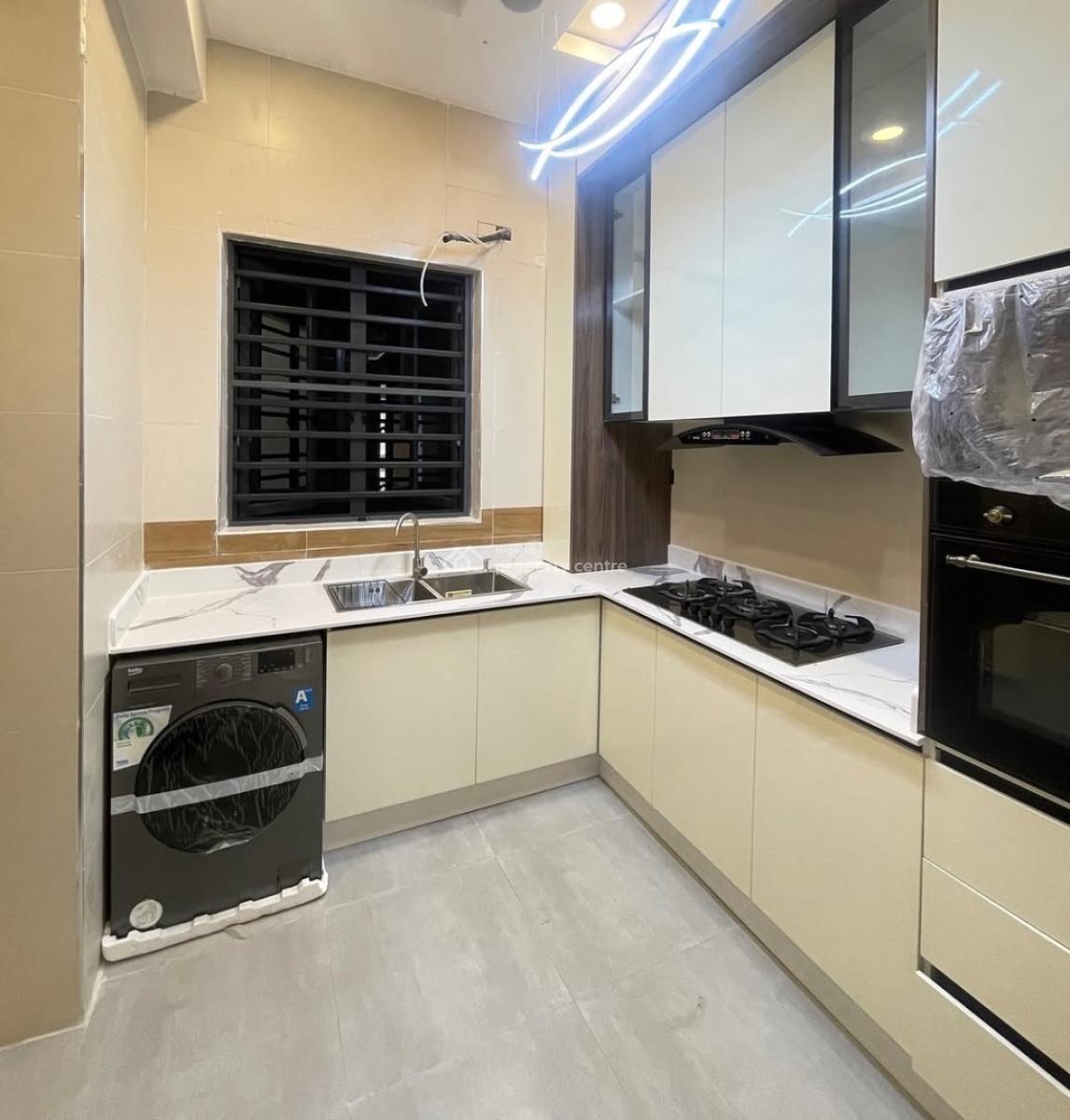 Lovely 3 Bedroom Apartment with Bq, Lekki Phase 1, Lekki Phase 1, Lekki, Lagos, Block of Flats for Sale