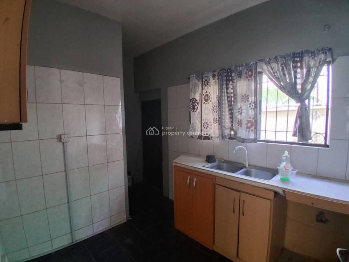 Well-finished 2 Bedroom Ground Floor Apartment in a Secure Estate., Lekki Phase 1, Lekki, Lagos, Flat / Apartment for Rent