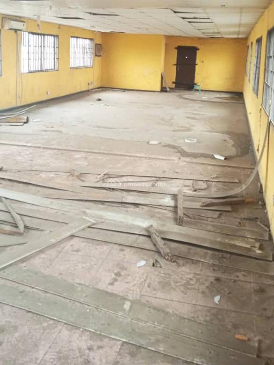 Nice and Well Maintained 240sqm Open Plan Office / Church Space, Matori Mushin Lagos, Ladipo, Mushin, Lagos, Office Space for Rent