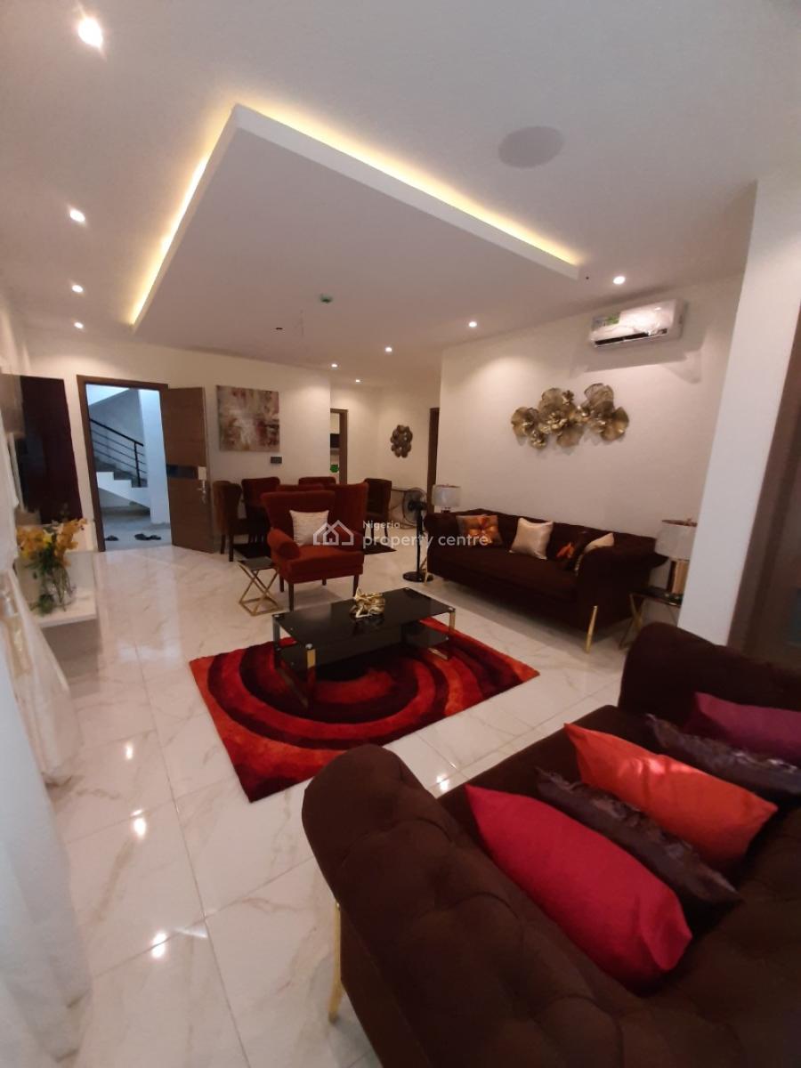 Serviced with 24/7 Power Supply 2 Bedroom En-suite Flat, Lekki Phase 1, Lekki, Lagos, Flat / Apartment for Rent