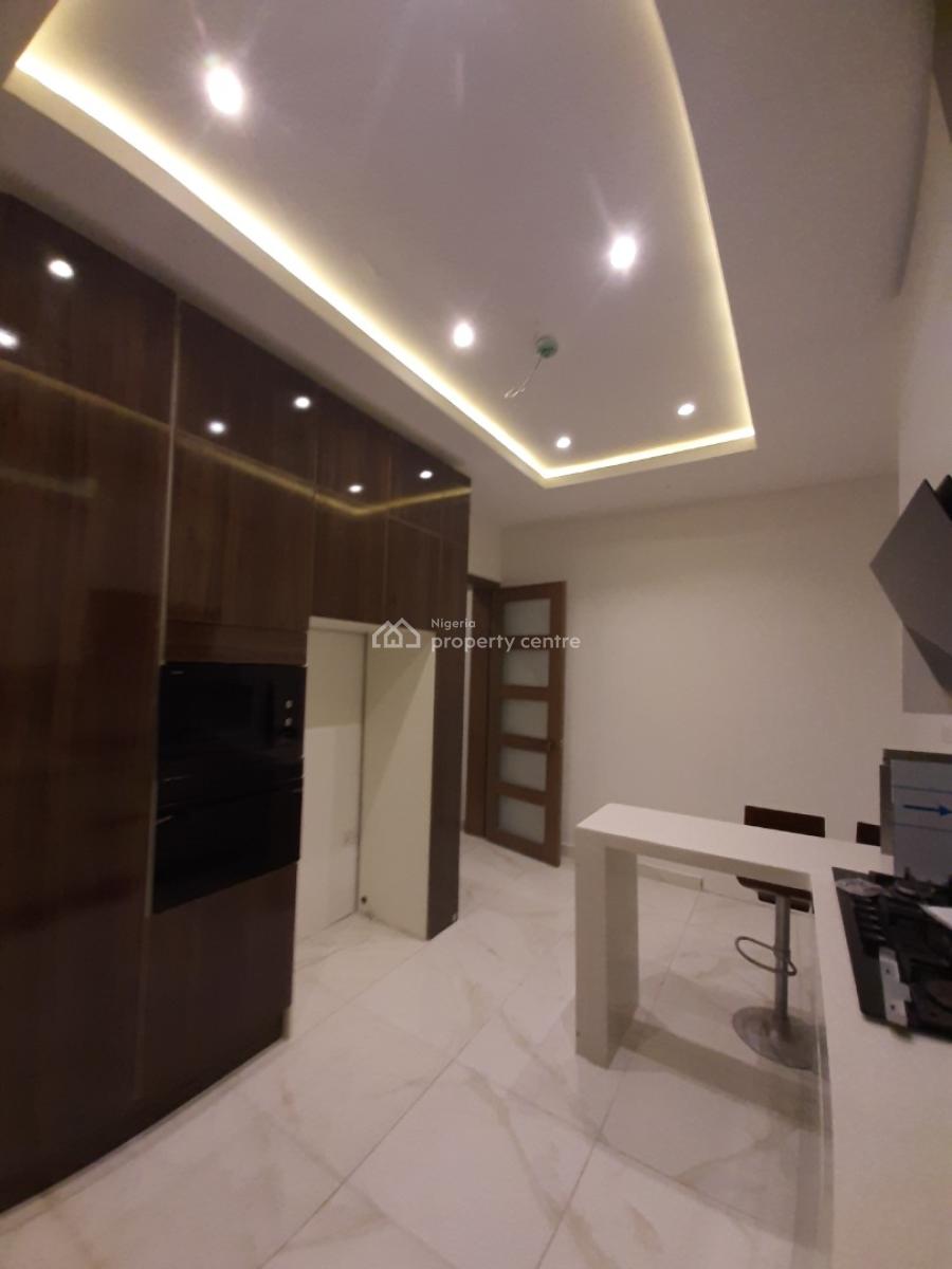 Serviced with 24/7 Power Supply 2 Bedroom En-suite Flat, Lekki Phase 1, Lekki, Lagos, Flat / Apartment for Rent