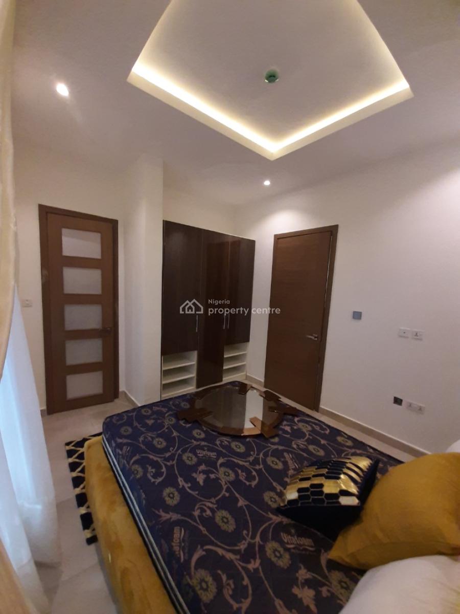 Serviced with 24/7 Power Supply 2 Bedroom En-suite Flat, Lekki Phase 1, Lekki, Lagos, Flat / Apartment for Rent