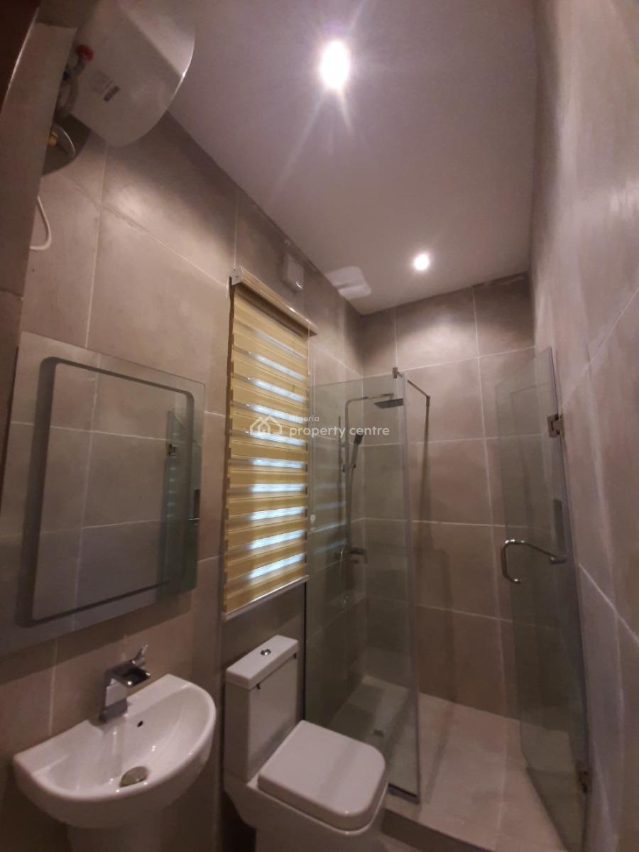 Serviced with 24/7 Power Supply 2 Bedroom En-suite Flat, Lekki Phase 1, Lekki, Lagos, Flat / Apartment for Rent