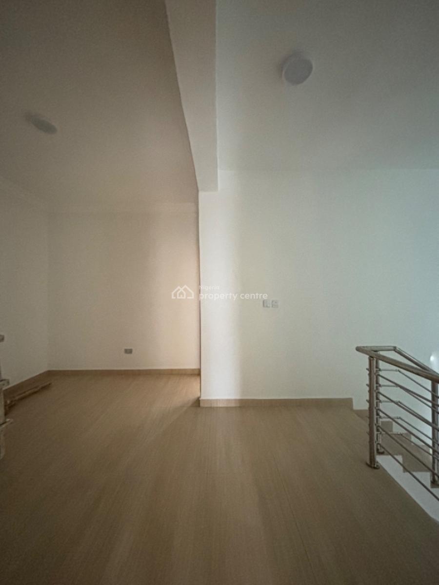 Very Spacious 3 Bedroom Maisonette with a Bq, Lekki Phase 1, Lekki, Lagos, House for Sale