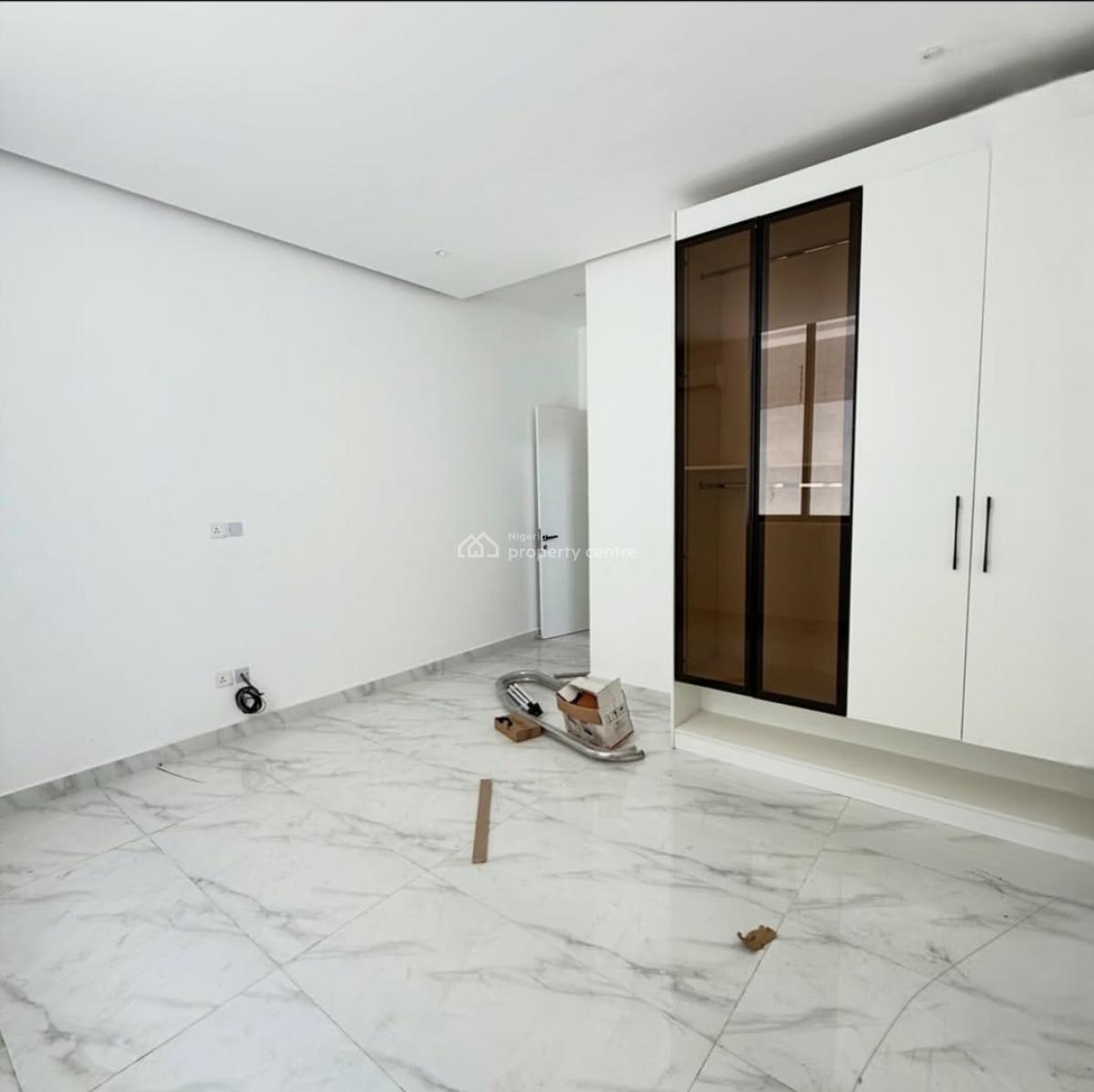 1&2 Bedroom Apartment with Pool and Gym, Lekki Phase 1, Lekki, Lagos, Block of Flats for Sale