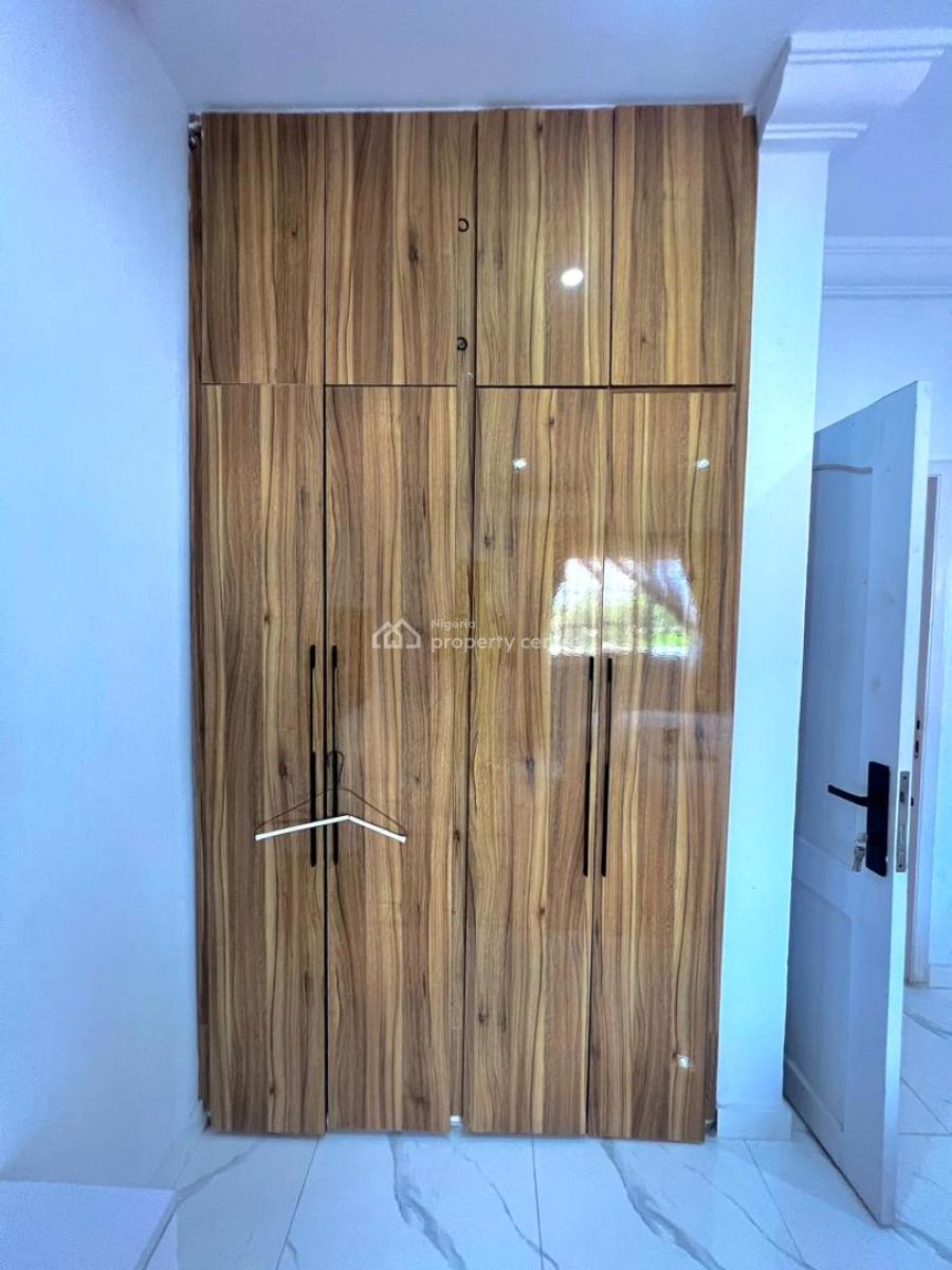 Beautifully Furnished Waterfront 2 Bedroom Penthouse with Bq & Pool, Lekki Phase1, Lekki, Lagos, Flat / Apartment for Rent