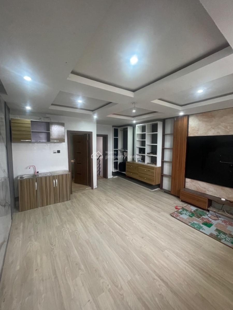 Spacious Studio Penthouse Comes Separate Meter, Bakare Estate Not Far From The Estate Gate, Agungi, Lekki, Lagos, Self Contain (single Rooms) for Rent