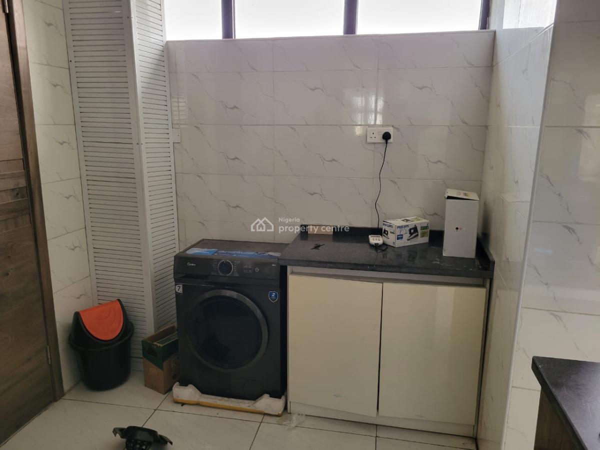 Spacious 3 Bedroom Apartment on 3rd Floor with Bq at Lekki Phase 1., Lekki Phase 1, Lekki Phase 1, Lekki, Lagos, Flat / Apartment for Rent