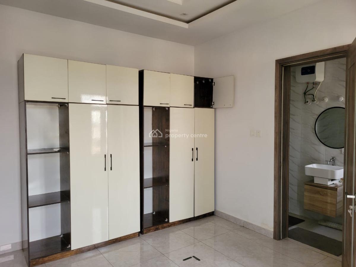 Spacious 3 Bedroom Apartment on 3rd Floor with Bq at Lekki Phase 1., Lekki Phase 1, Lekki Phase 1, Lekki, Lagos, Flat / Apartment for Rent