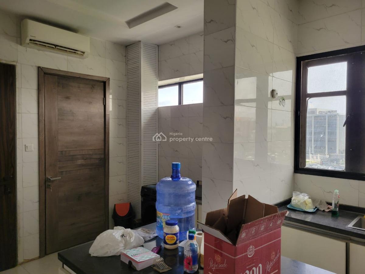 Spacious 3 Bedroom Apartment on 3rd Floor with Bq at Lekki Phase 1., Lekki Phase 1, Lekki Phase 1, Lekki, Lagos, Flat / Apartment for Rent