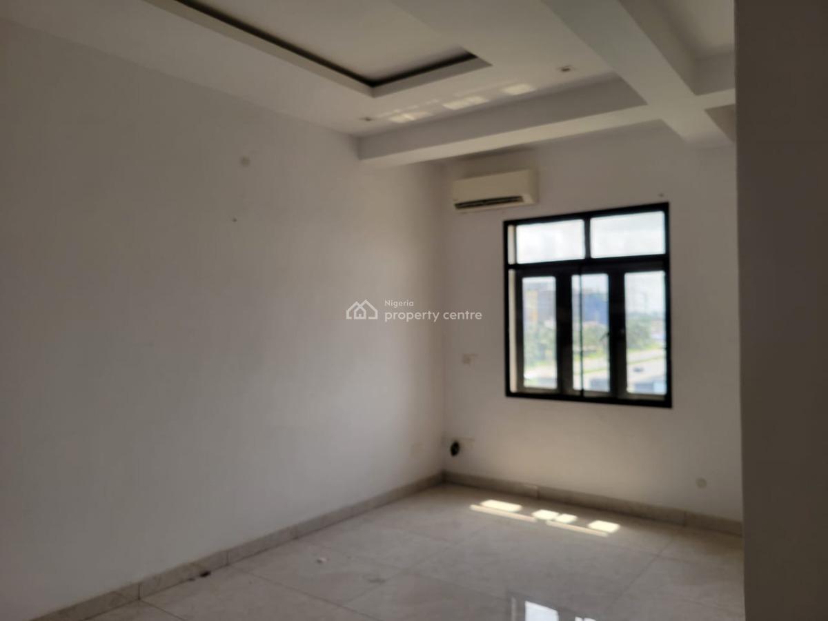 Spacious 3 Bedroom Apartment on 3rd Floor with Bq at Lekki Phase 1., Lekki Phase 1, Lekki Phase 1, Lekki, Lagos, Flat / Apartment for Rent