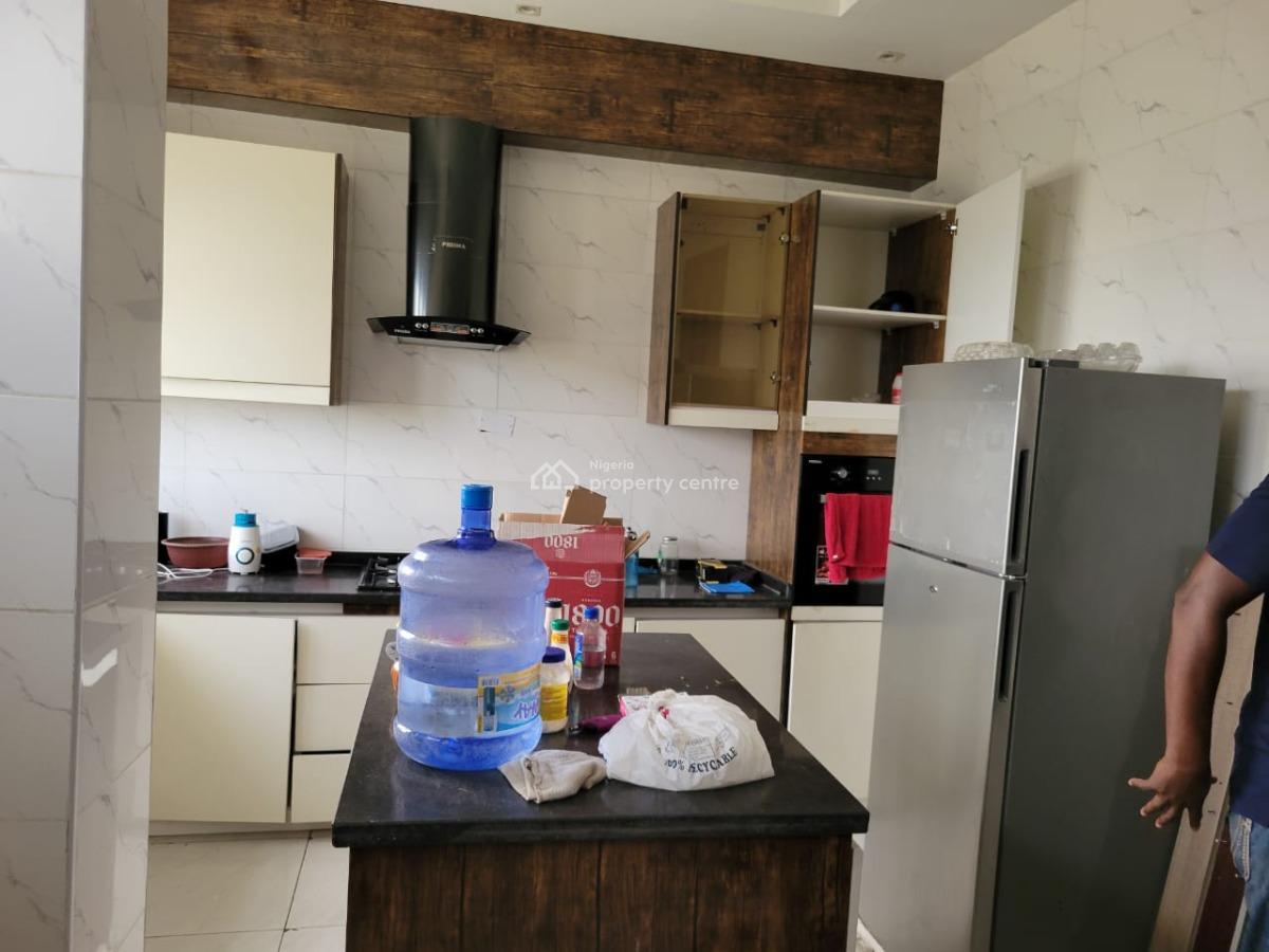 Spacious 3 Bedroom Apartment on 3rd Floor with Bq at Lekki Phase 1., Lekki Phase 1, Lekki Phase 1, Lekki, Lagos, Flat / Apartment for Rent