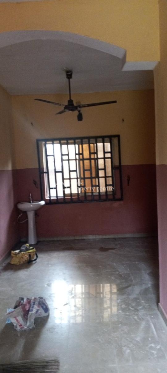 a Standard 2 Bedroom Flat with 3 Toilet, Farm Road, Rumuduru, Port Harcourt, Rivers, Flat / Apartment for Rent