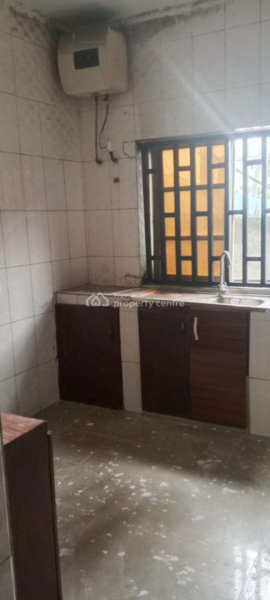 a Standard 2 Bedroom Flat with 3 Toilet, Farm Road, Rumuduru, Port Harcourt, Rivers, Flat / Apartment for Rent