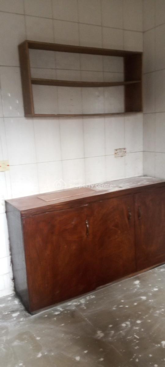 a Standard 2 Bedroom Flat with 3 Toilet, Farm Road, Rumuduru, Port Harcourt, Rivers, Flat / Apartment for Rent