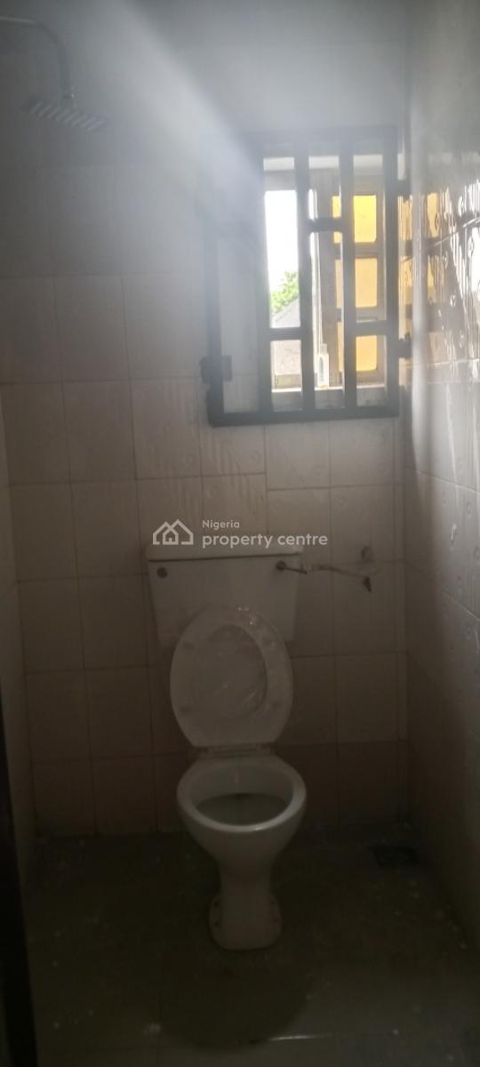 a Standard 2 Bedroom Flat with 3 Toilet, Farm Road, Rumuduru, Port Harcourt, Rivers, Flat / Apartment for Rent