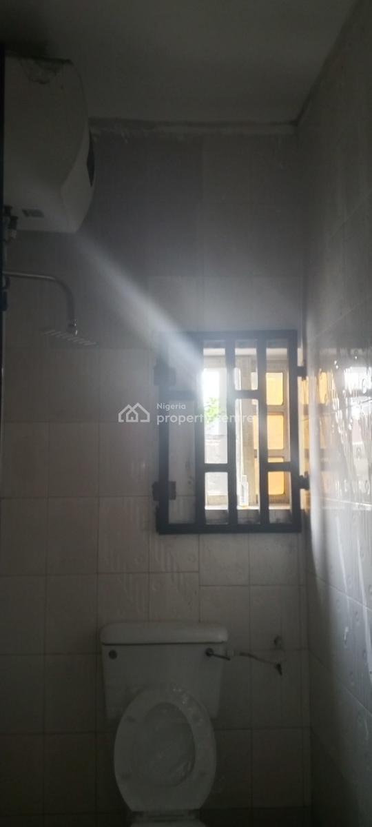 a Standard 2 Bedroom Flat with 3 Toilet, Farm Road, Rumuduru, Port Harcourt, Rivers, Flat / Apartment for Rent