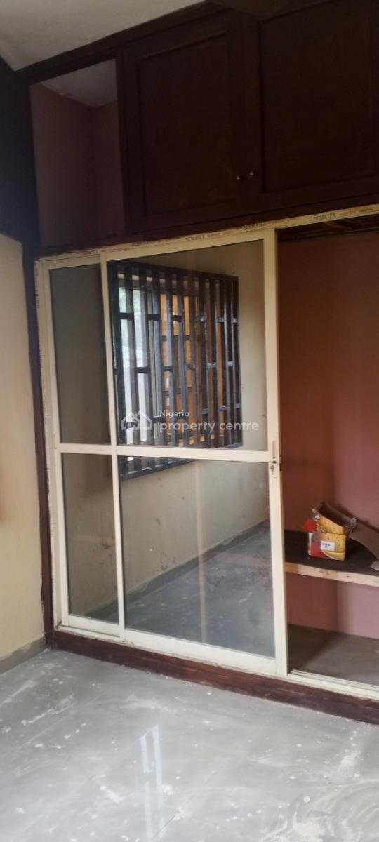 a Standard 2 Bedroom Flat with 3 Toilet, Farm Road, Rumuduru, Port Harcourt, Rivers, Flat / Apartment for Rent