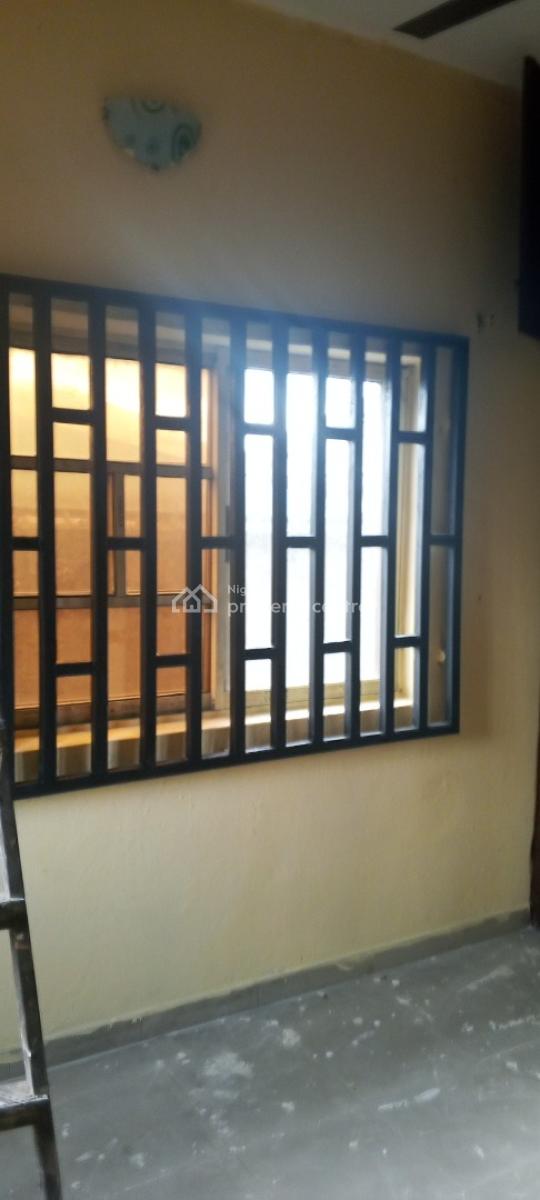 a Standard 2 Bedroom Flat with 3 Toilet, Farm Road, Rumuduru, Port Harcourt, Rivers, Flat / Apartment for Rent