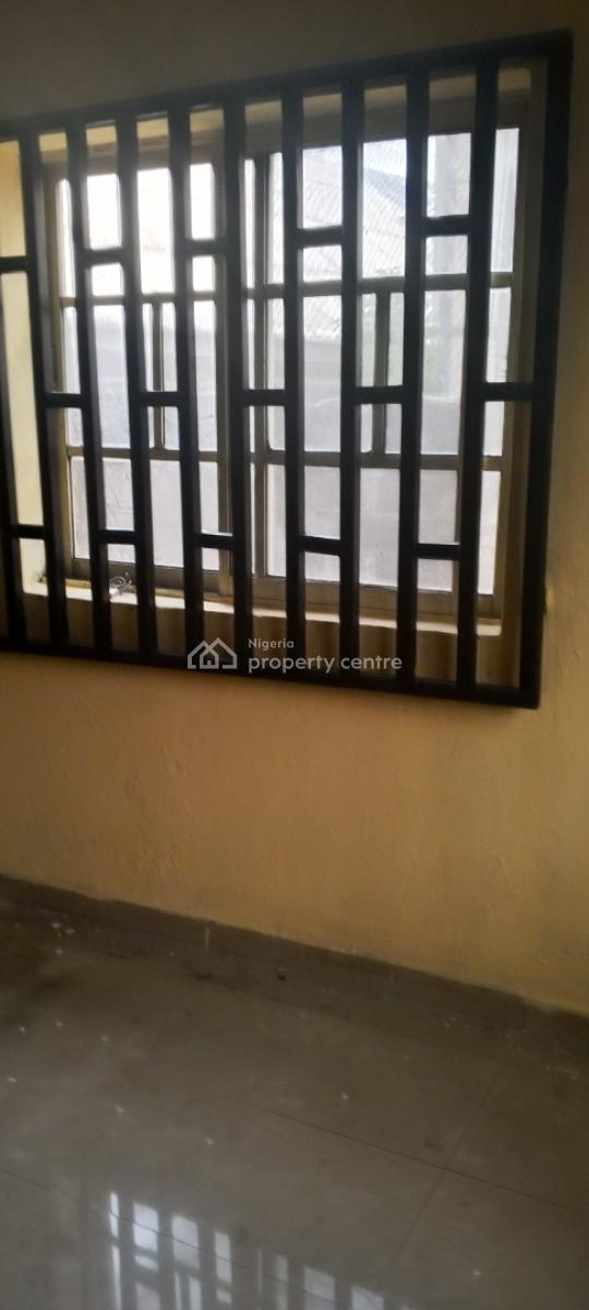 a Standard 2 Bedroom Flat with 3 Toilet, Farm Road, Rumuduru, Port Harcourt, Rivers, Flat / Apartment for Rent