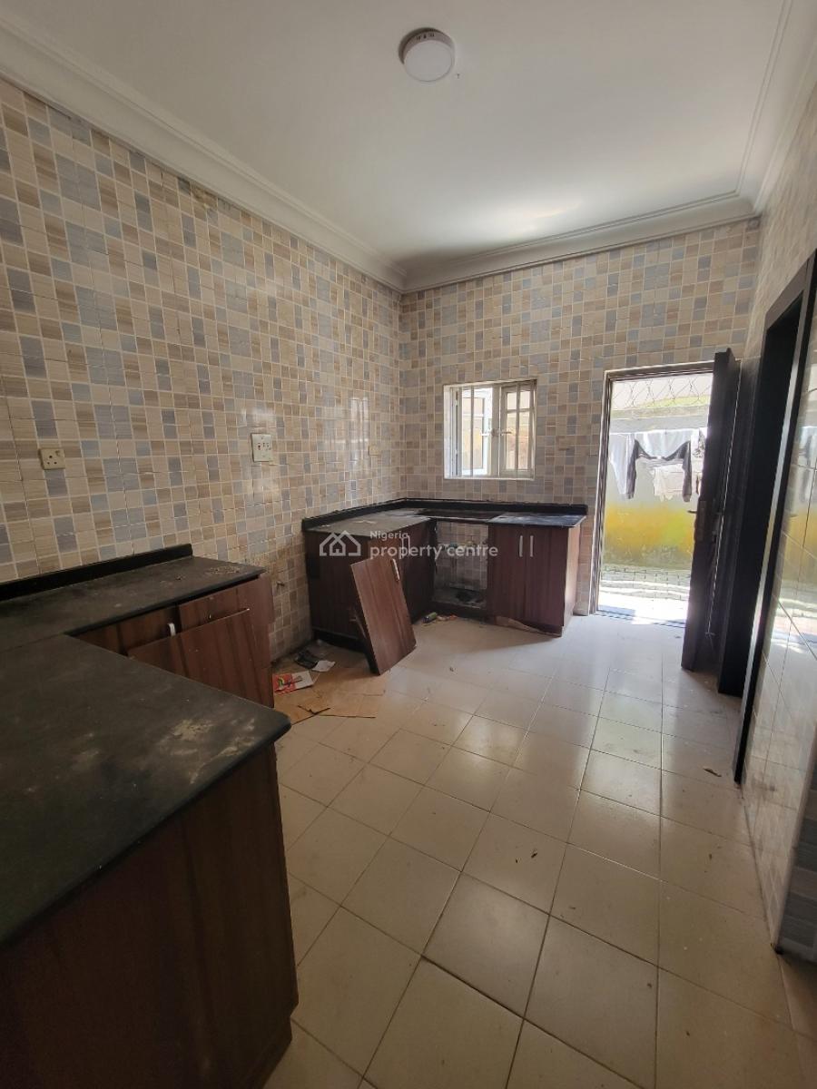 Standard and Spacious 3bedroom Apartment, Mobil Road, Ilaje, Ilaje, Ajah, Lagos, Flat / Apartment for Rent