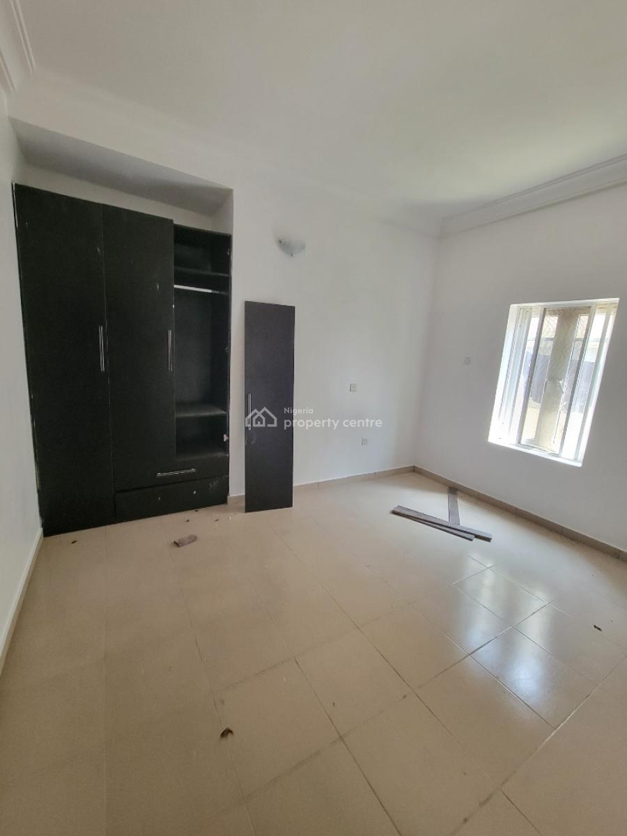 Standard and Spacious 3bedroom Apartment, Mobil Road, Ilaje, Ilaje, Ajah, Lagos, Flat / Apartment for Rent