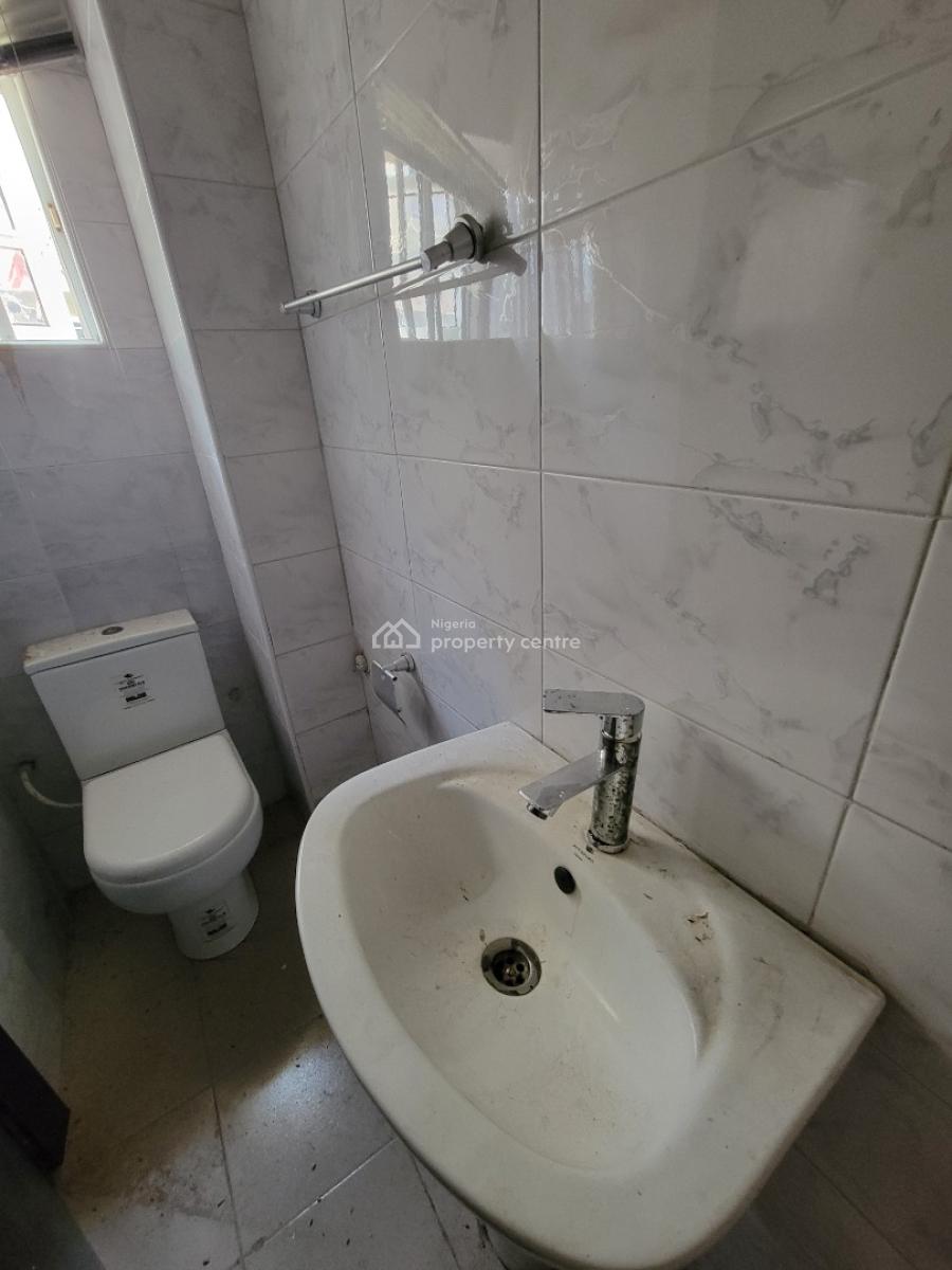 Standard and Spacious 3bedroom Apartment, Mobil Road, Ilaje, Ilaje, Ajah, Lagos, Flat / Apartment for Rent