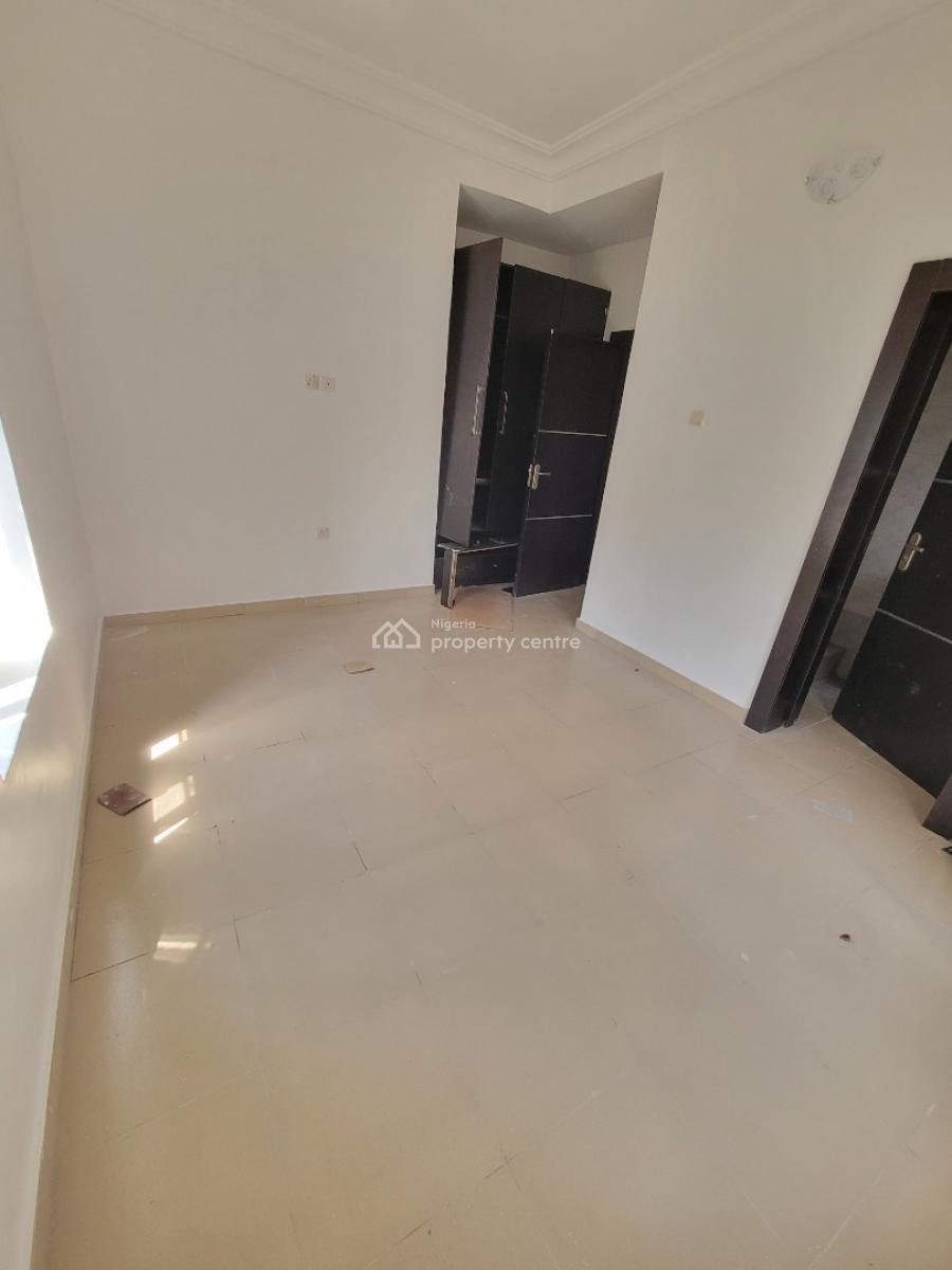 Standard and Spacious 3bedroom Apartment, Mobil Road, Ilaje, Ilaje, Ajah, Lagos, Flat / Apartment for Rent