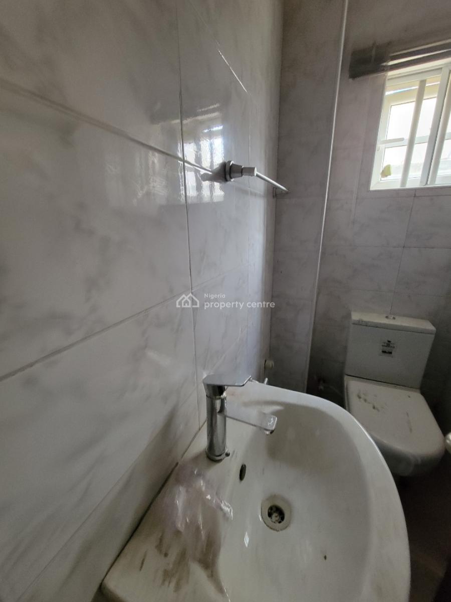 Standard and Spacious 3bedroom Apartment, Mobil Road, Ilaje, Ilaje, Ajah, Lagos, Flat / Apartment for Rent