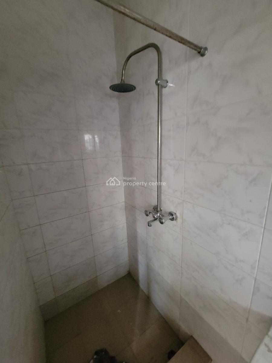 Standard and Spacious 3bedroom Apartment, Mobil Road, Ilaje, Ilaje, Ajah, Lagos, Flat / Apartment for Rent
