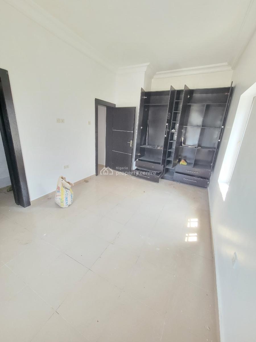 Standard and Spacious 3bedroom Apartment, Mobil Road, Ilaje, Ilaje, Ajah, Lagos, Flat / Apartment for Rent