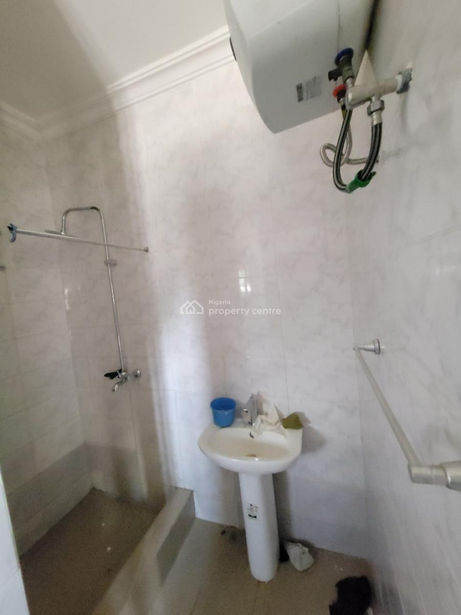 Standard and Spacious 3bedroom Apartment, Mobil Road, Ilaje, Ilaje, Ajah, Lagos, Flat / Apartment for Rent