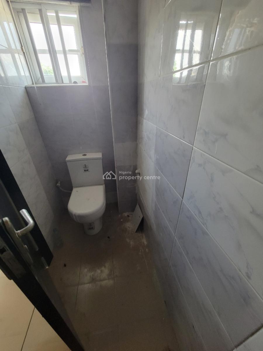Standard and Spacious 3bedroom Apartment, Mobil Road, Ilaje, Ilaje, Ajah, Lagos, Flat / Apartment for Rent