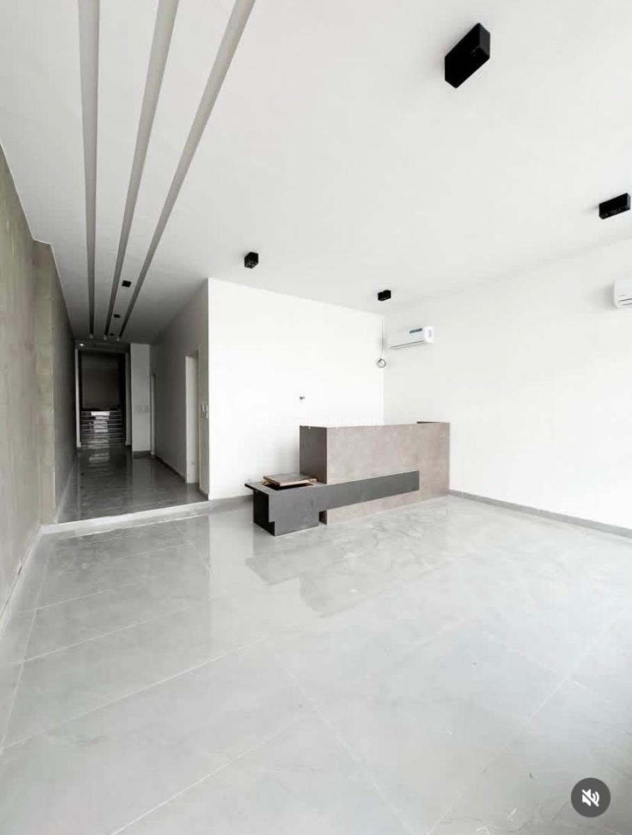 Spacious and Luxury  with B Q and Excellent Facilities, Lekki Phase 1, Lekki, Lagos, Flat / Apartment for Rent