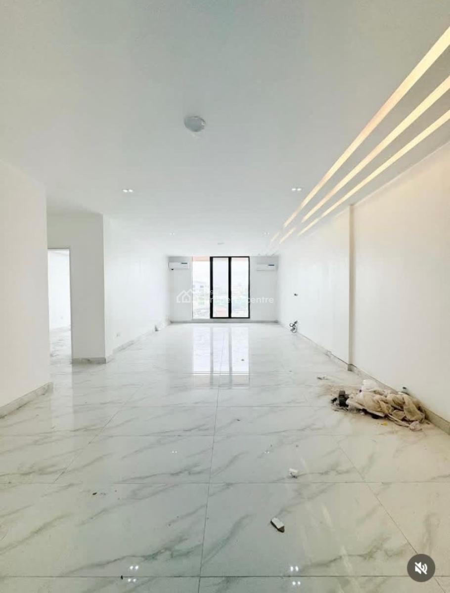 Spacious and Luxury  with B Q and Excellent Facilities, Lekki Phase 1, Lekki, Lagos, Flat / Apartment for Rent