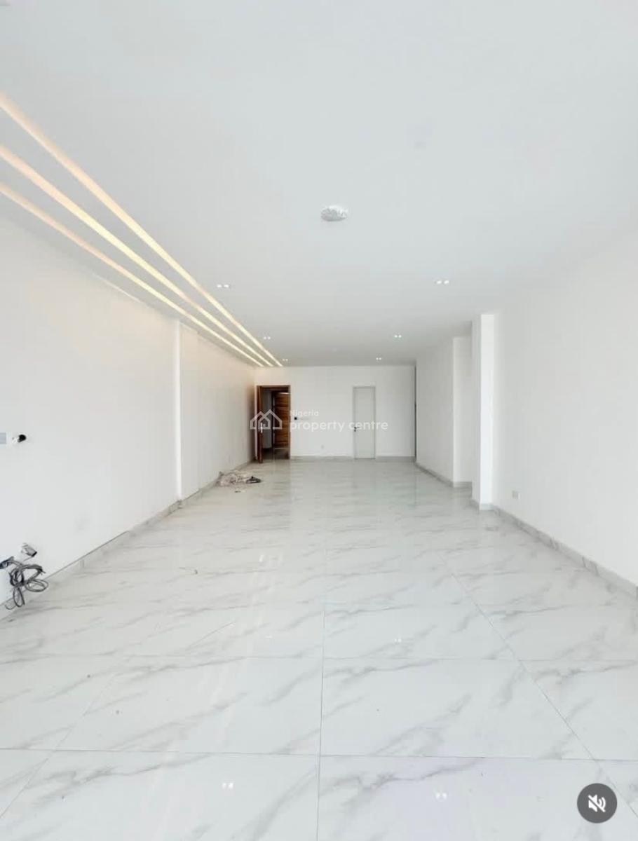 Spacious and Luxury  with B Q and Excellent Facilities, Lekki Phase 1, Lekki, Lagos, Flat / Apartment for Rent