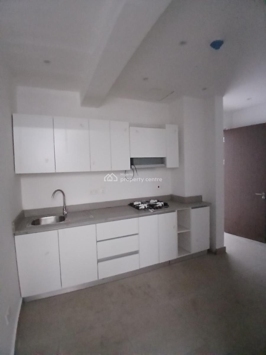 24/7 Serviced 3 Bedroom En-suite Flat with an Enclosed Fitted Kitchen/, Lekki Phase 1, Lekki, Lagos, Flat / Apartment for Rent