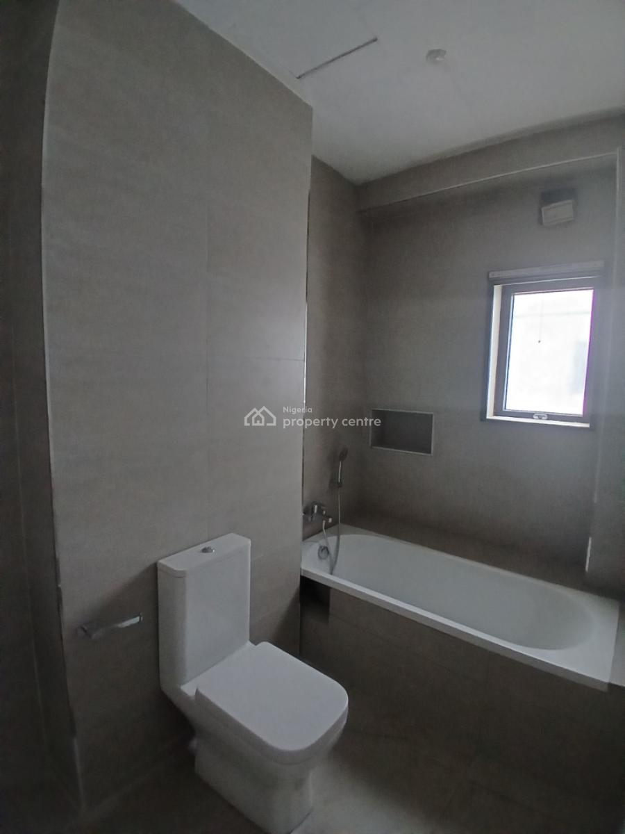 24/7 Serviced 3 Bedroom En-suite Flat with an Enclosed Fitted Kitchen/, Lekki Phase 1, Lekki, Lagos, Flat / Apartment for Rent