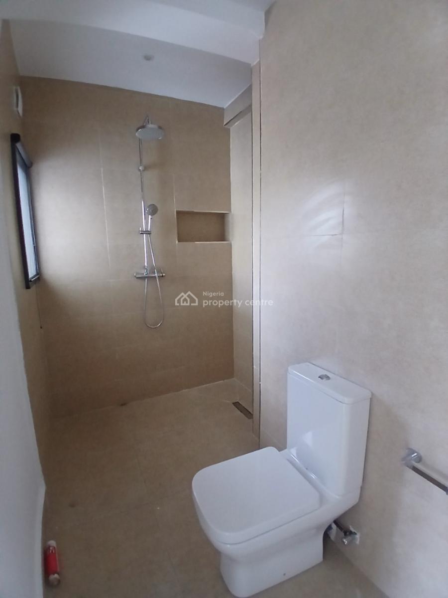 24/7 Serviced 3 Bedroom En-suite Flat with an Enclosed Fitted Kitchen/, Lekki Phase 1, Lekki, Lagos, Flat / Apartment for Rent