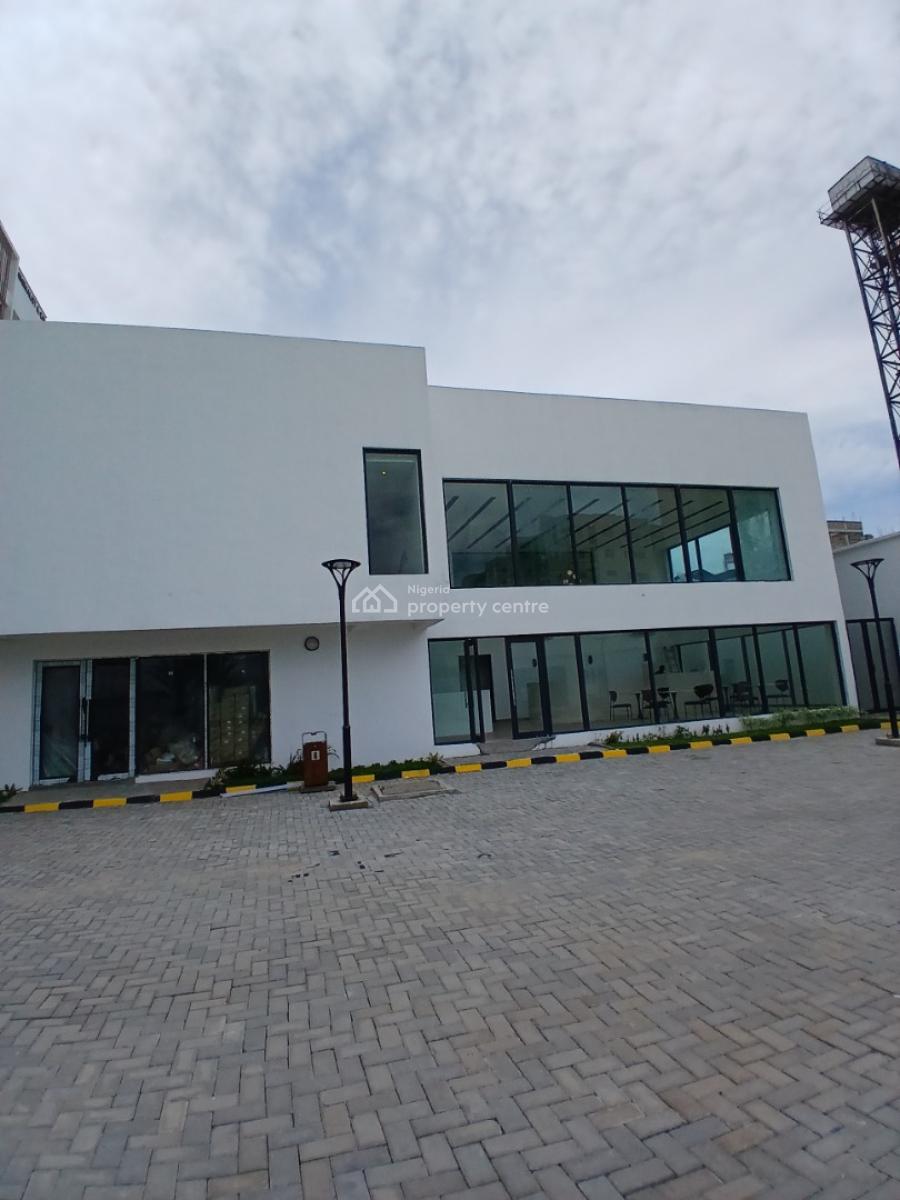 24/7 Serviced 3 Bedroom En-suite Flat with an Enclosed Fitted Kitchen/, Lekki Phase 1, Lekki, Lagos, Flat / Apartment for Rent