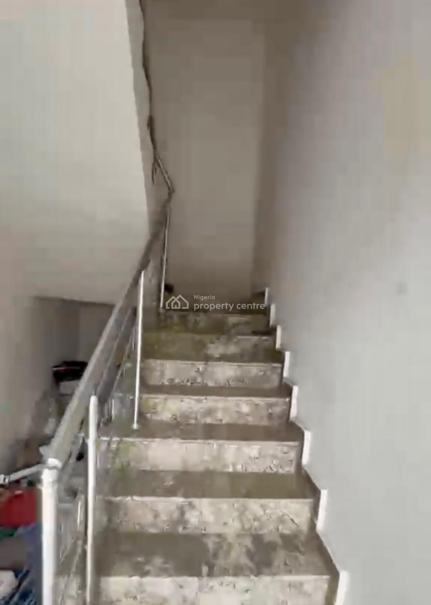 Newly Built Upstairs in Serene Surroundings, Mobil Road, Ilaje, Ajah, Lagos, Flat / Apartment for Rent