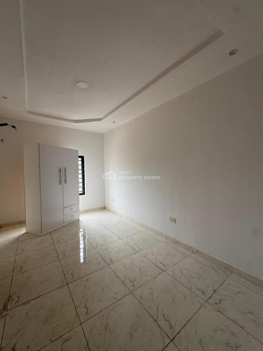 Spacious 2 Bedroom Apartment with Elevator, Gym & Central Gas System, Lekki Phase 1, Lekki, Lagos, Flat / Apartment for Sale