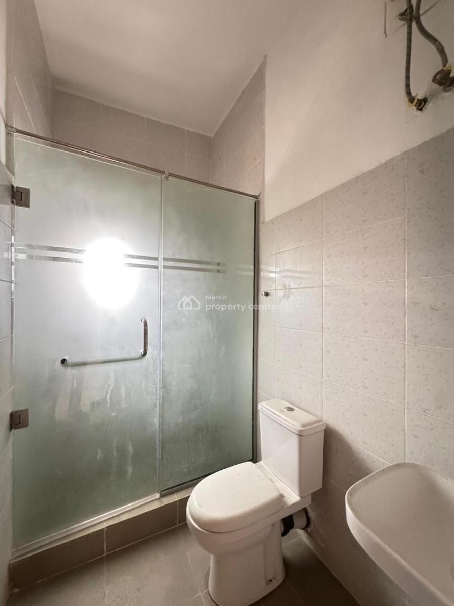 Spacious 2 Bedroom Apartment with Elevator, Gym & Central Gas System, Lekki Phase 1, Lekki, Lagos, Flat / Apartment for Sale