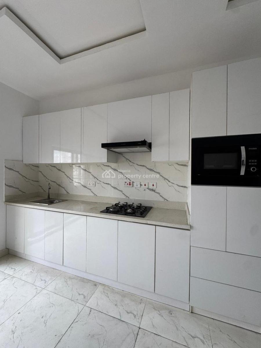Spacious 2 Bedroom Apartment with Elevator, Gym & Central Gas System, Lekki Phase 1, Lekki, Lagos, Flat / Apartment for Sale