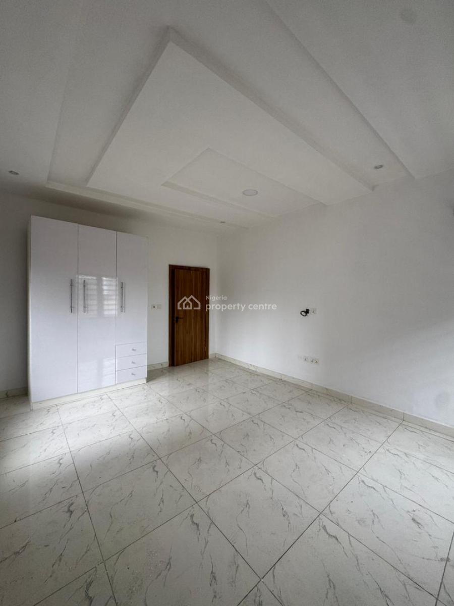 Spacious 2 Bedroom Apartment with Elevator, Gym & Central Gas System, Lekki Phase 1, Lekki, Lagos, Flat / Apartment for Sale