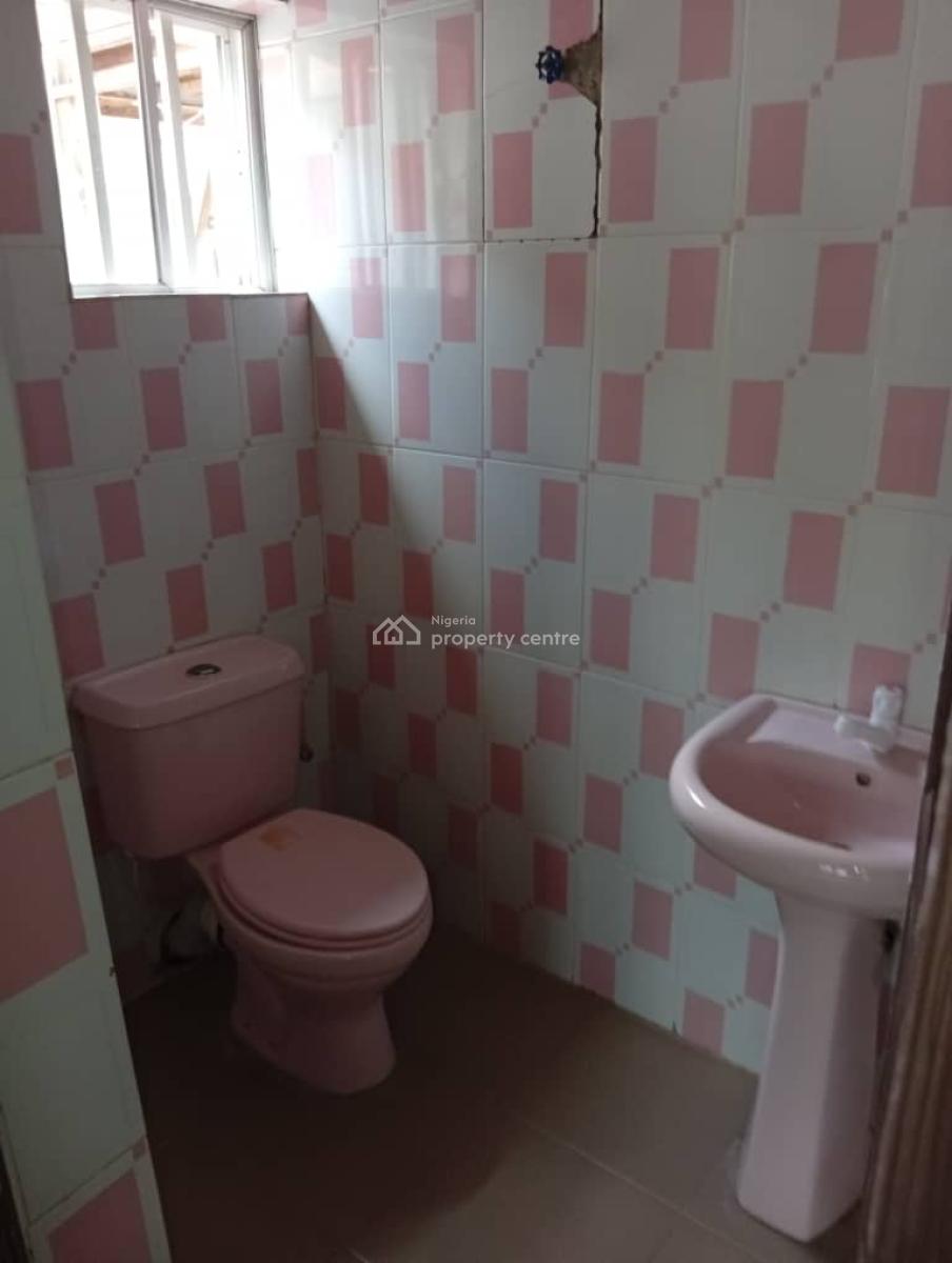 3 Bedroom Apartment (first Floor), Magodo Phase 1, Gra Phase 1, Magodo, Lagos, Flat / Apartment for Rent