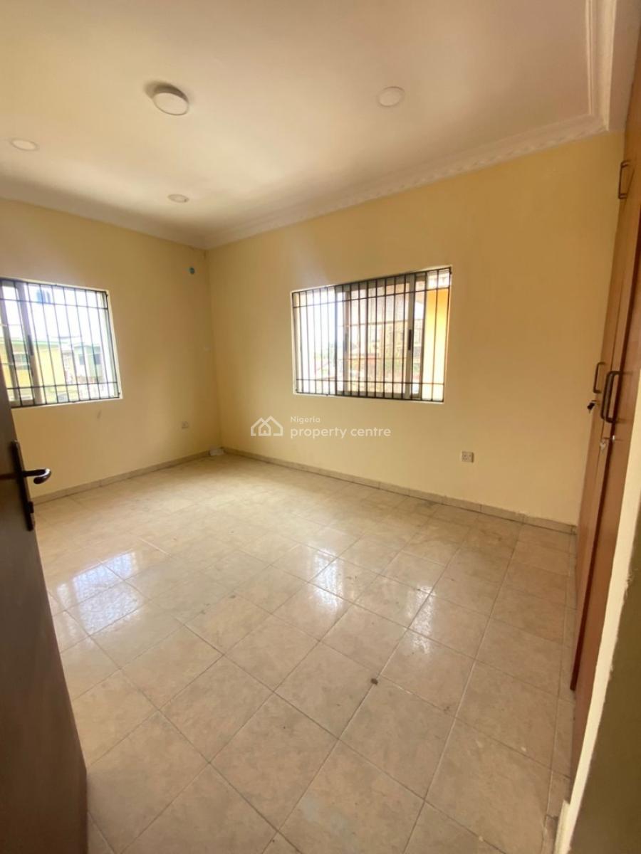 Spacious 2 Bedroom Apartment Apartment Upstairs, New Road/chevron, Lekki, Lagos, Flat / Apartment for Rent