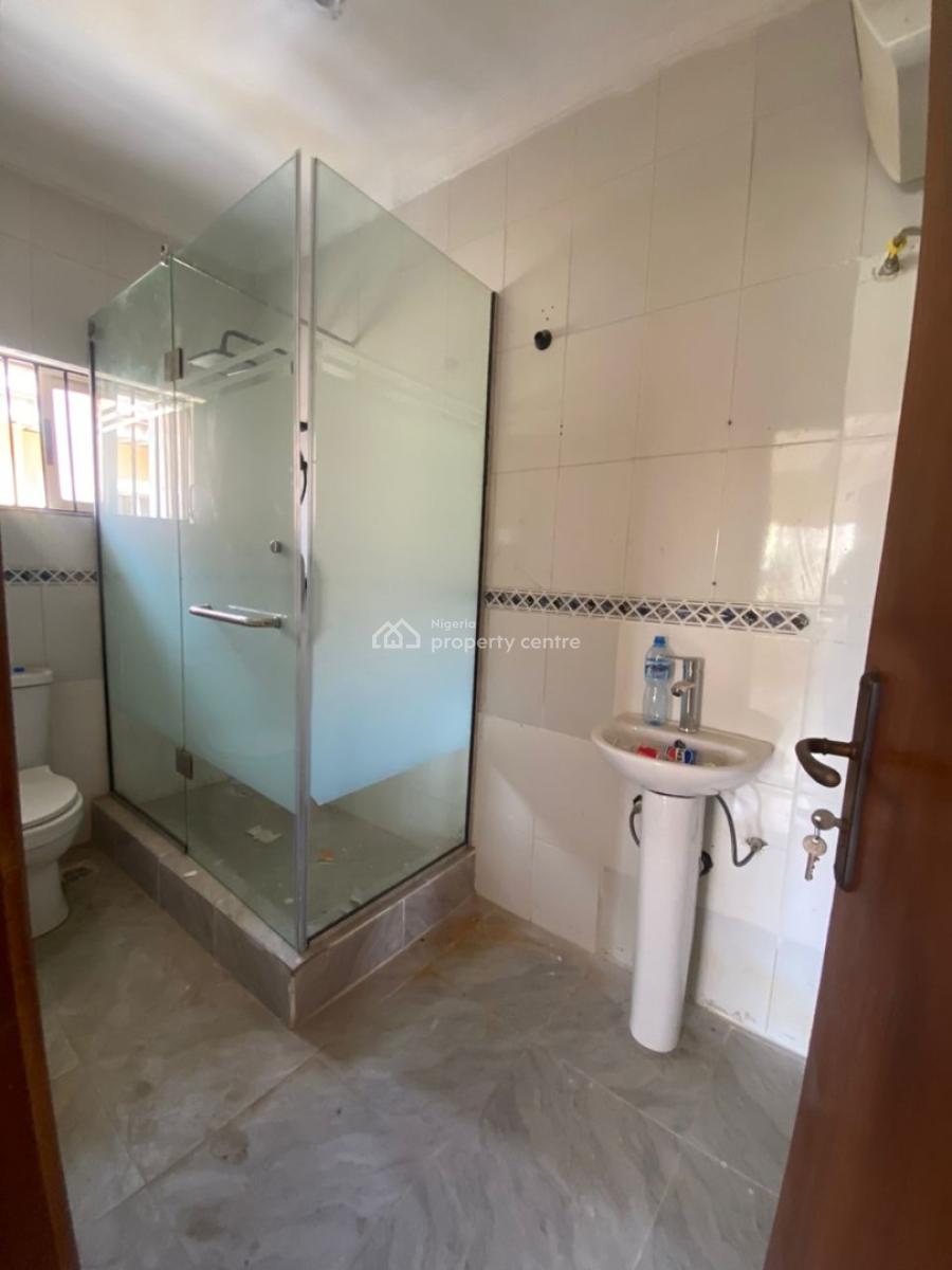 Spacious 2 Bedroom Apartment Apartment Upstairs, New Road/chevron, Lekki, Lagos, Flat / Apartment for Rent